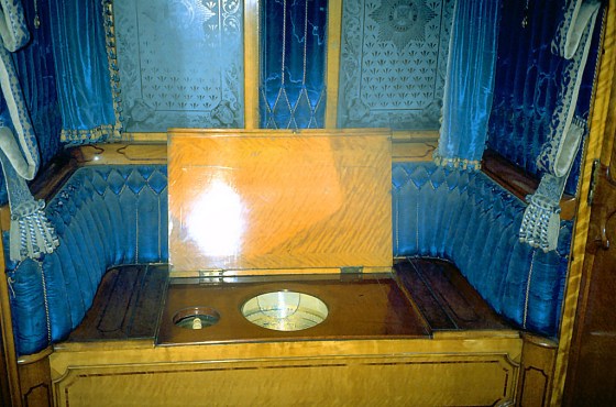 Queen Victoria's throne in railway carriage, York-XL